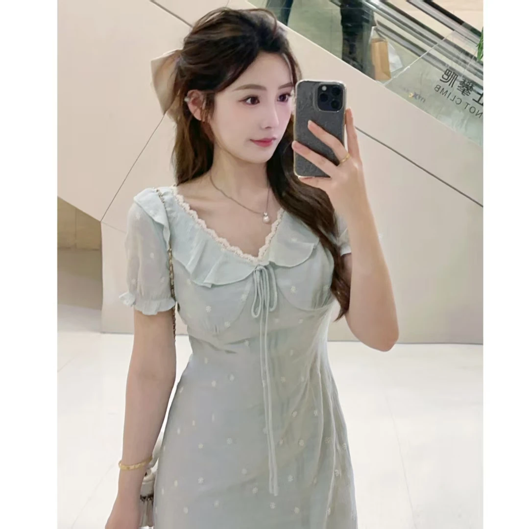 MuMu法式V领蕾丝拼接绑带收腰显瘦连衣裙WP9939