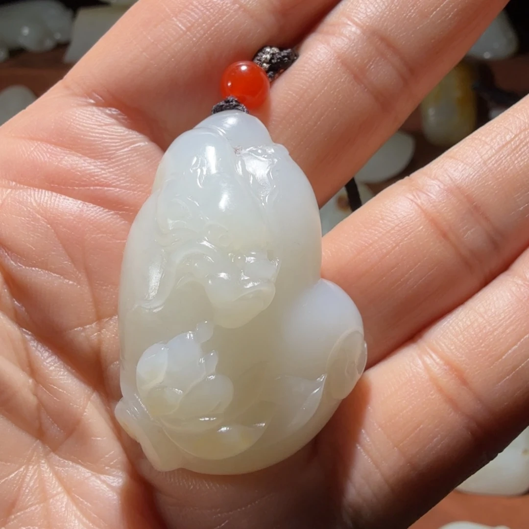 哪***吒和田玉未镶嵌颈饰