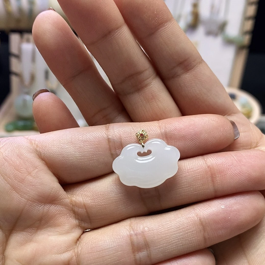 颈饰未镶嵌和田玉旧*。