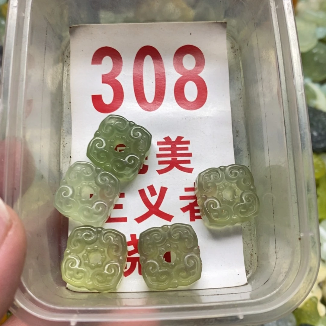 蛇纹石玉挂坠未镶嵌