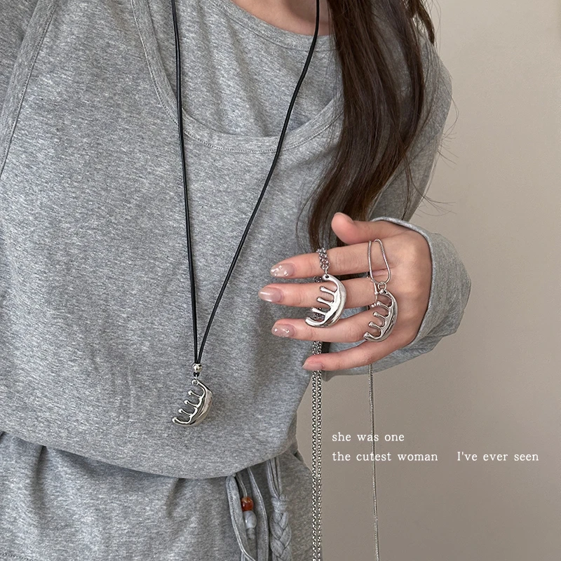 合金吊坠 不规则小梳子吊坠项链秋冬长款锁骨链毛衣链挂脖配饰