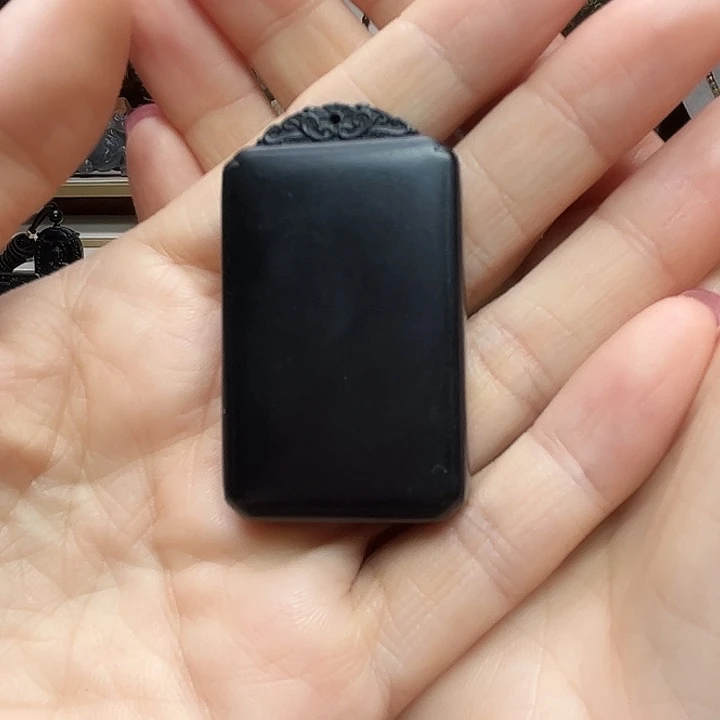 向***行和田玉（墨玉）未镶嵌颈饰平安牌