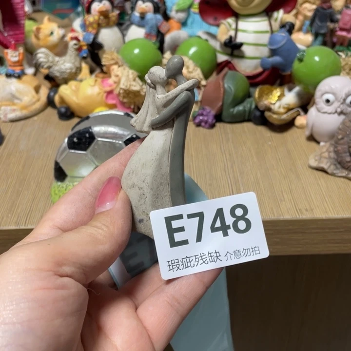 蓓***蓓摆件孤品老货微瑕瓷