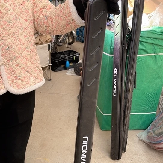 小杆包硬壳拉锁瑕疵