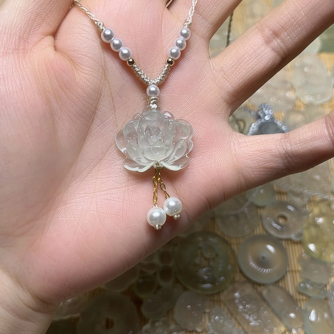 岫玉未镶嵌颈饰吊坠