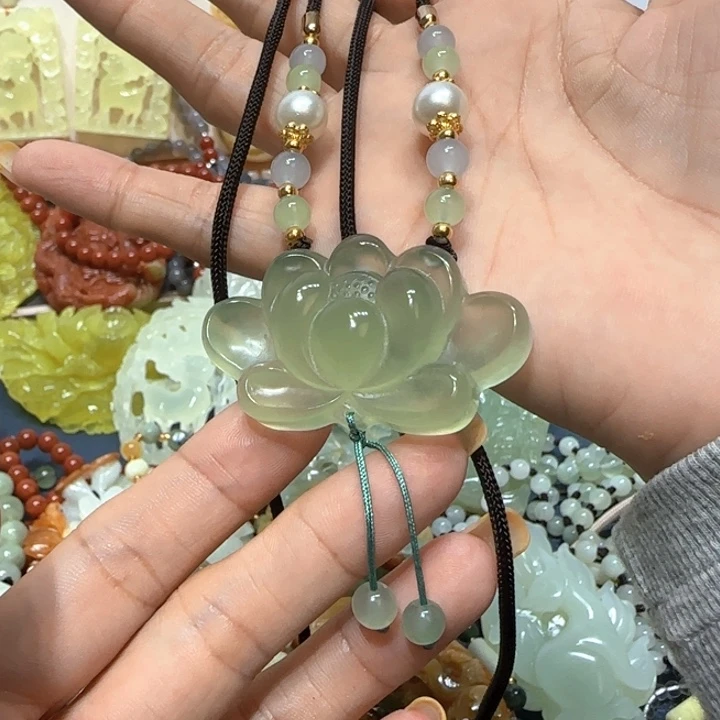 未镶嵌蛇纹石玉吊坠