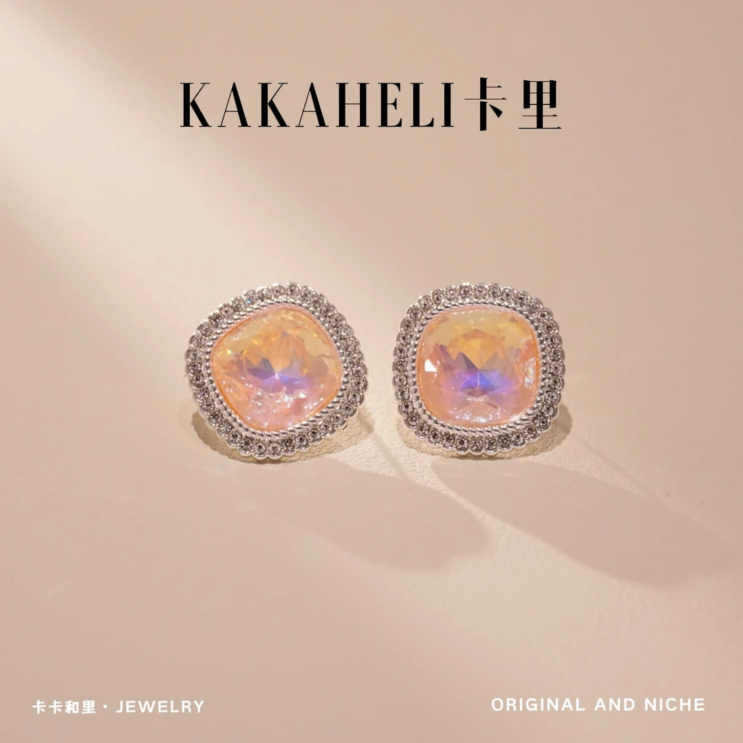 铜合金合成锆石耳饰 小众辣妹系列之‌甜蜜糖心耳钉 A381