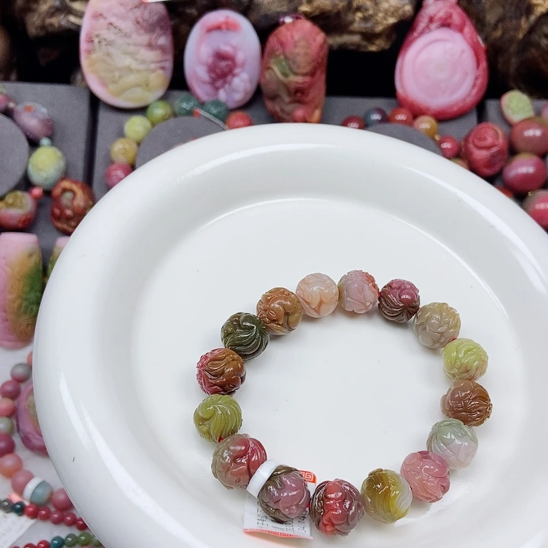 颈饰未镶嵌石英质玉（盐源）