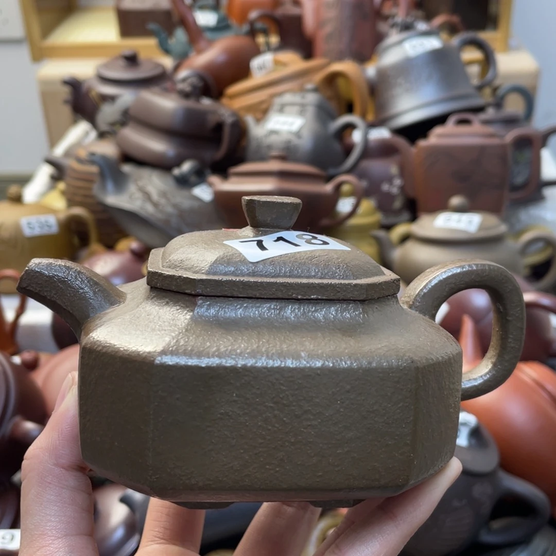 紫砂茶壶随**在紫砂微瑕