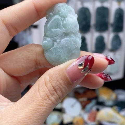 翡翠颈饰未镶嵌翡翠