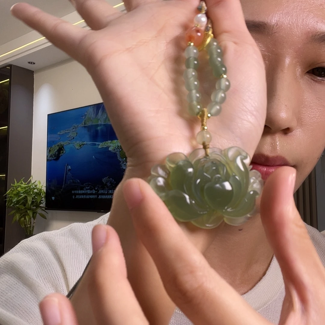 曉***.未镶嵌蛇纹石玉颈饰