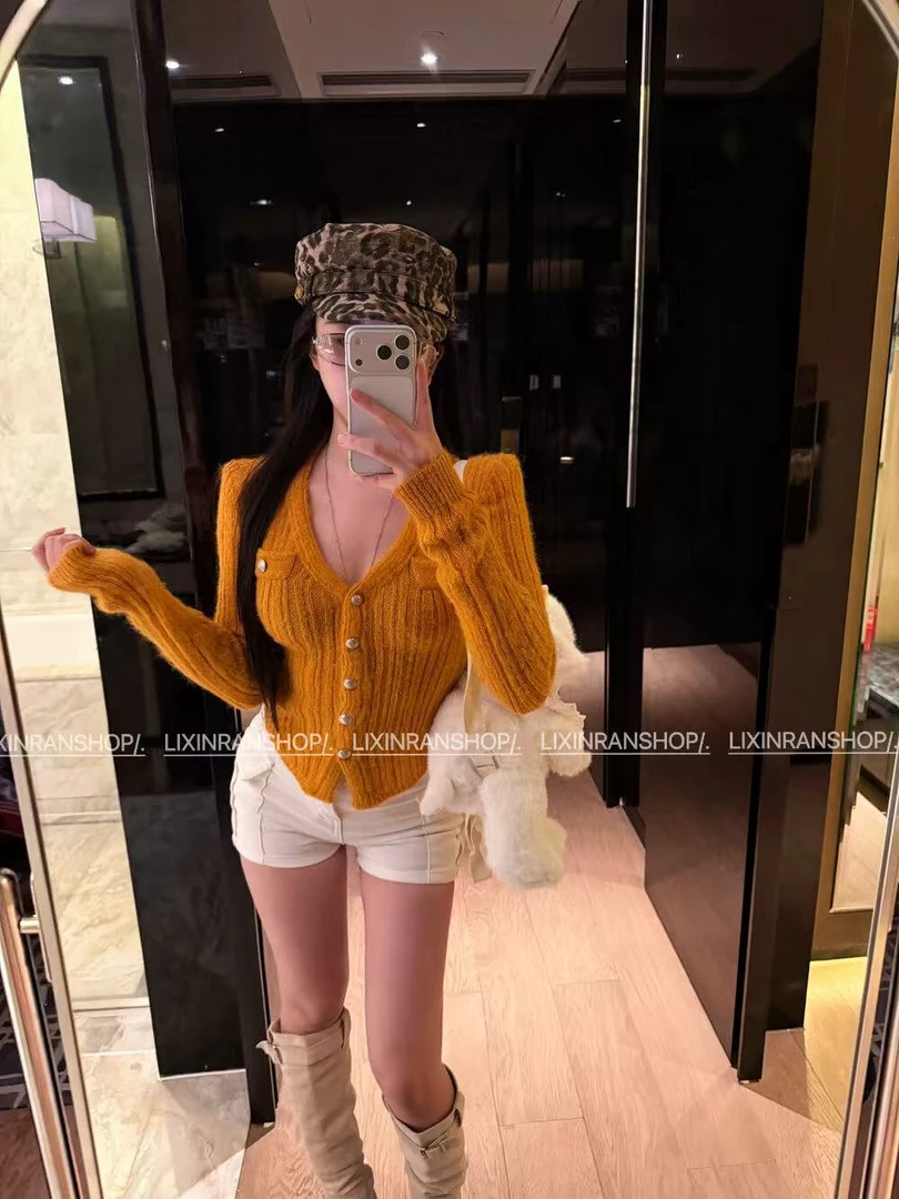 李欣然【南韩贵女】韩版气质V领长袖针织衫修身单排扣短款毛衣2079