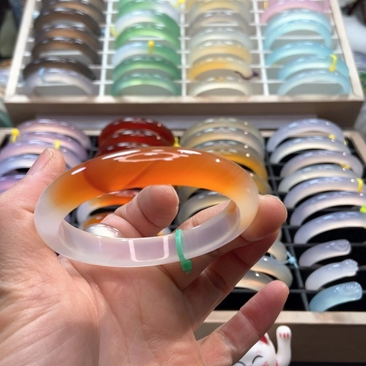 玛瑙/玉髓手镯未镶嵌