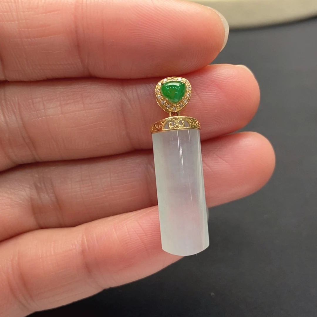 翡翠18K金镶嵌颈饰