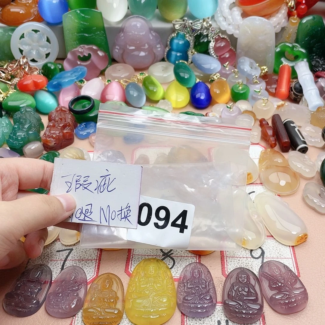 合金颈饰玛瑙/玉髓董**?