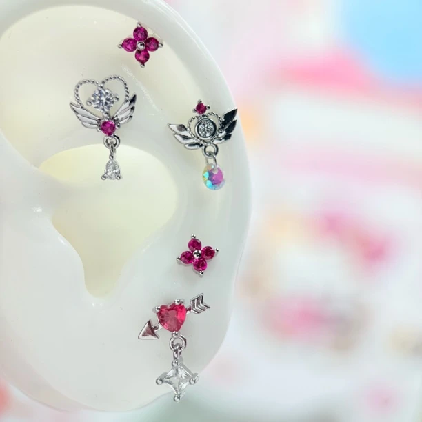 铜合金锆石耳饰 芭比系列爱心粉钻甜酷y2k医用钛钢耳骨钉养耳蜗钉