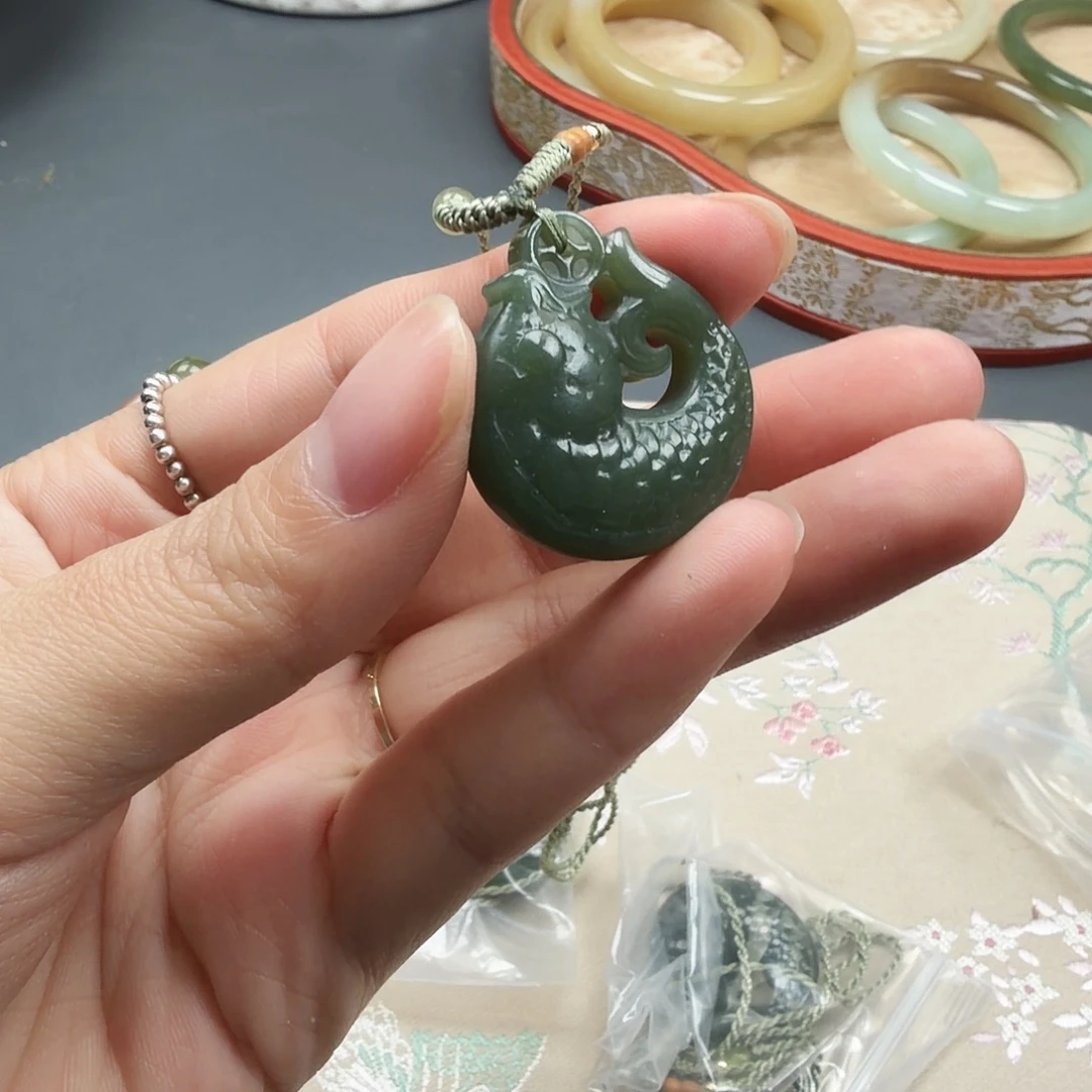 和田玉未镶嵌颈饰3