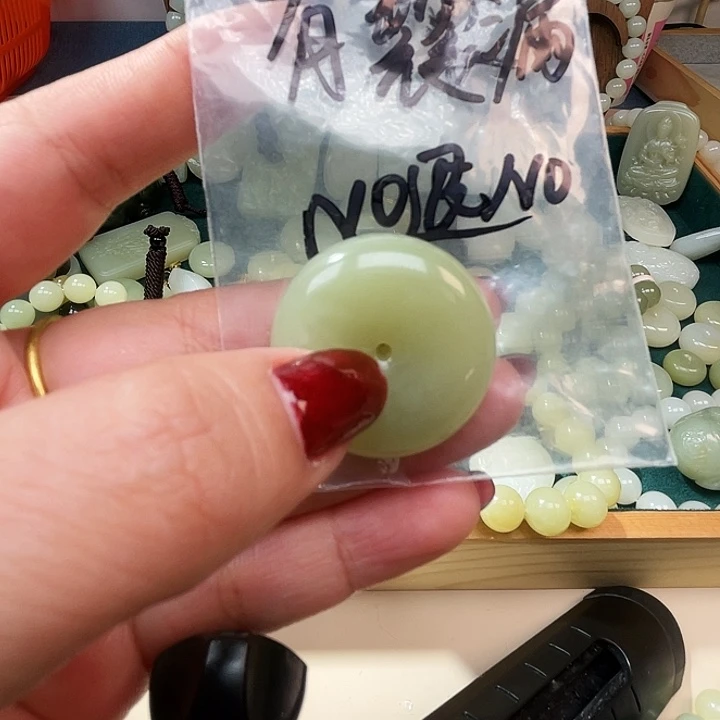 和田玉（糖玉）未镶嵌颈饰