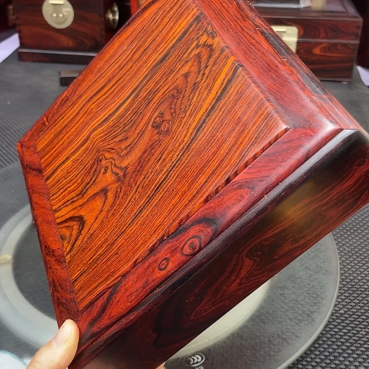 木微凹盒子和一个