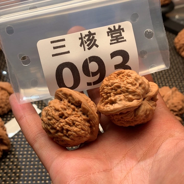 阔***虎吊坠文玩核桃蚂蚁沟