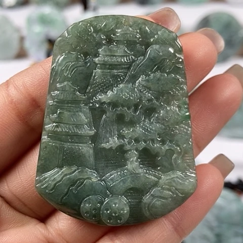 翡翠颈饰未镶嵌山水牌福利翡翠