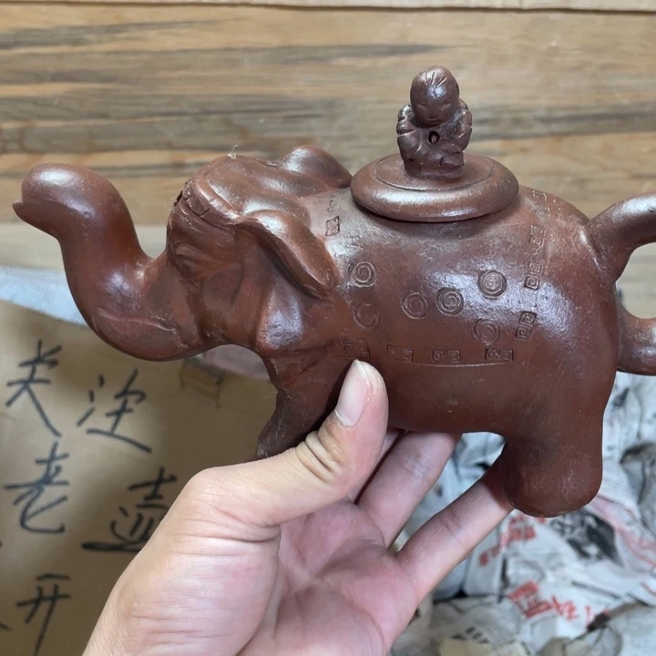 茶壶紫砂老厂紫砂壶一件。