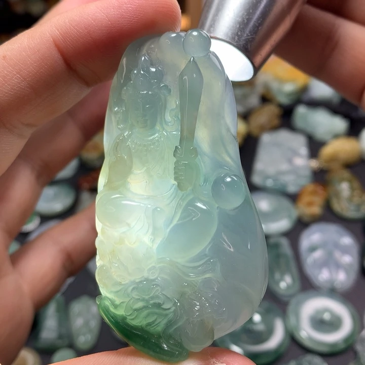 翡翠未镶嵌颈饰天空蓝文殊