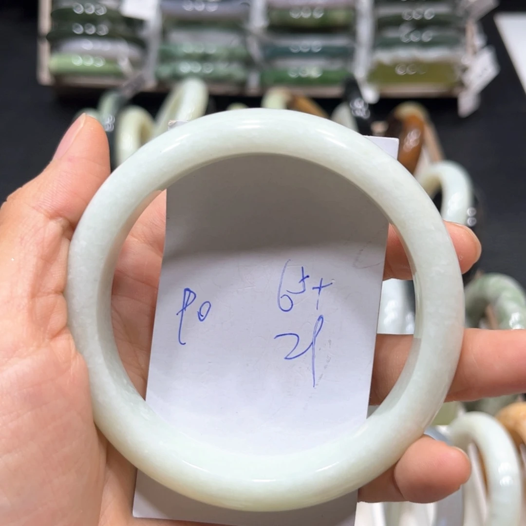 蛇纹石玉未镶嵌手镯萌*奶