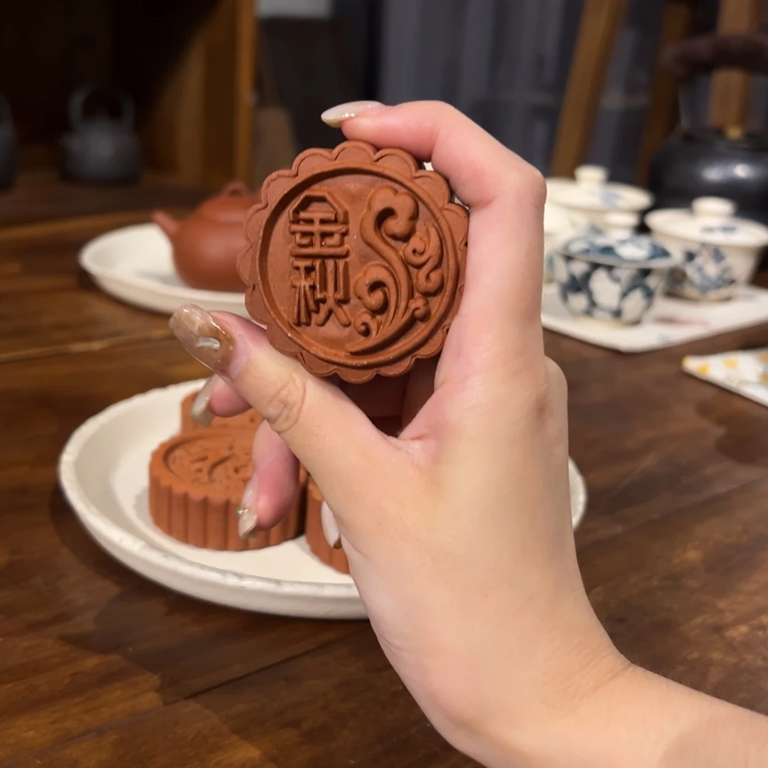 瓷片陶瓷。         陶瓷。