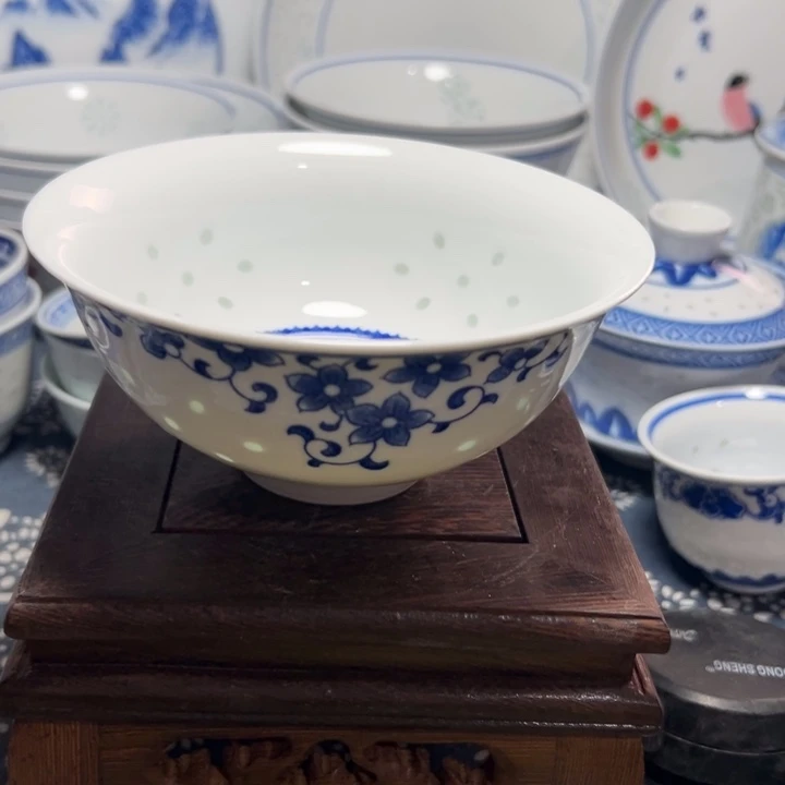 陶瓷青花玲珑5寸紫荆花饭碗无边