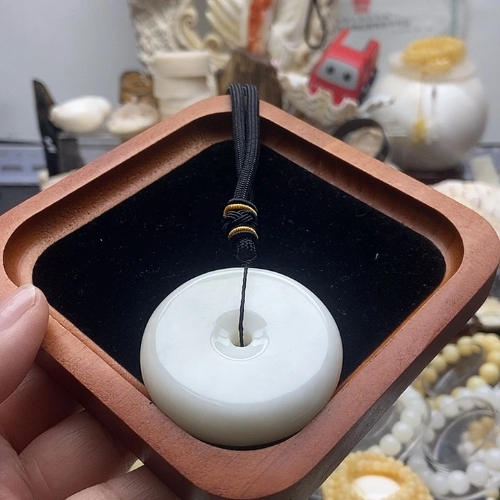 非金属贝壳半玉化平安扣