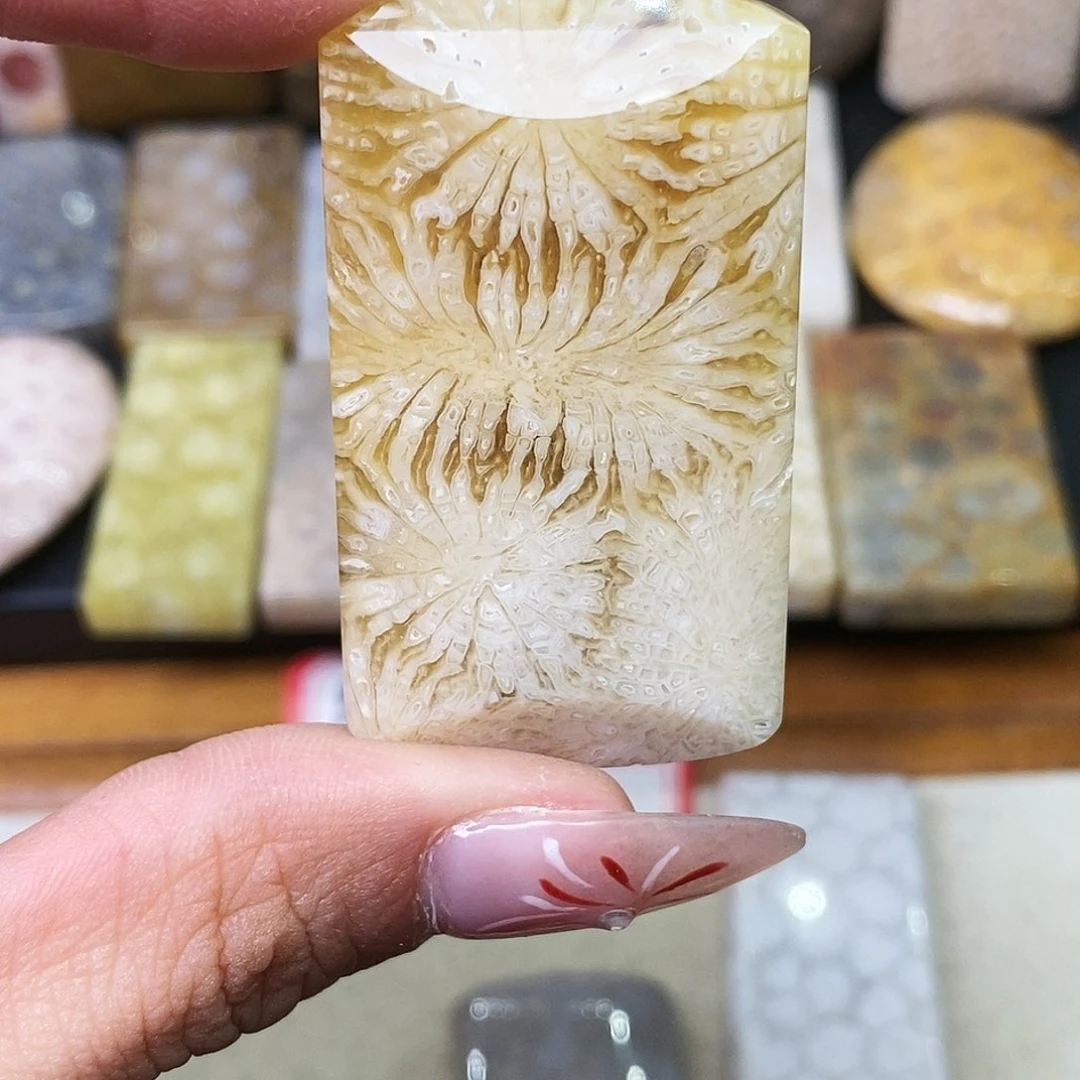 硅化玉颈饰合金皁**亓