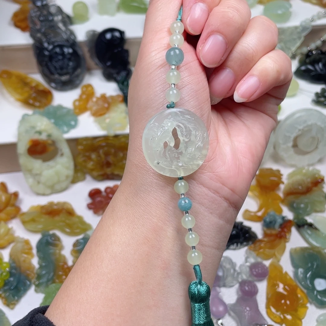 蛇纹石玉未镶嵌颈饰