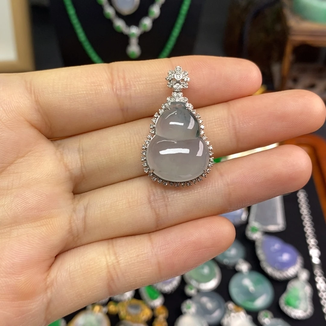 翡翠18K金镶嵌颈饰翡翠