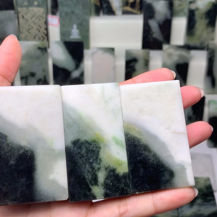 独山玉颈饰未镶嵌浮****