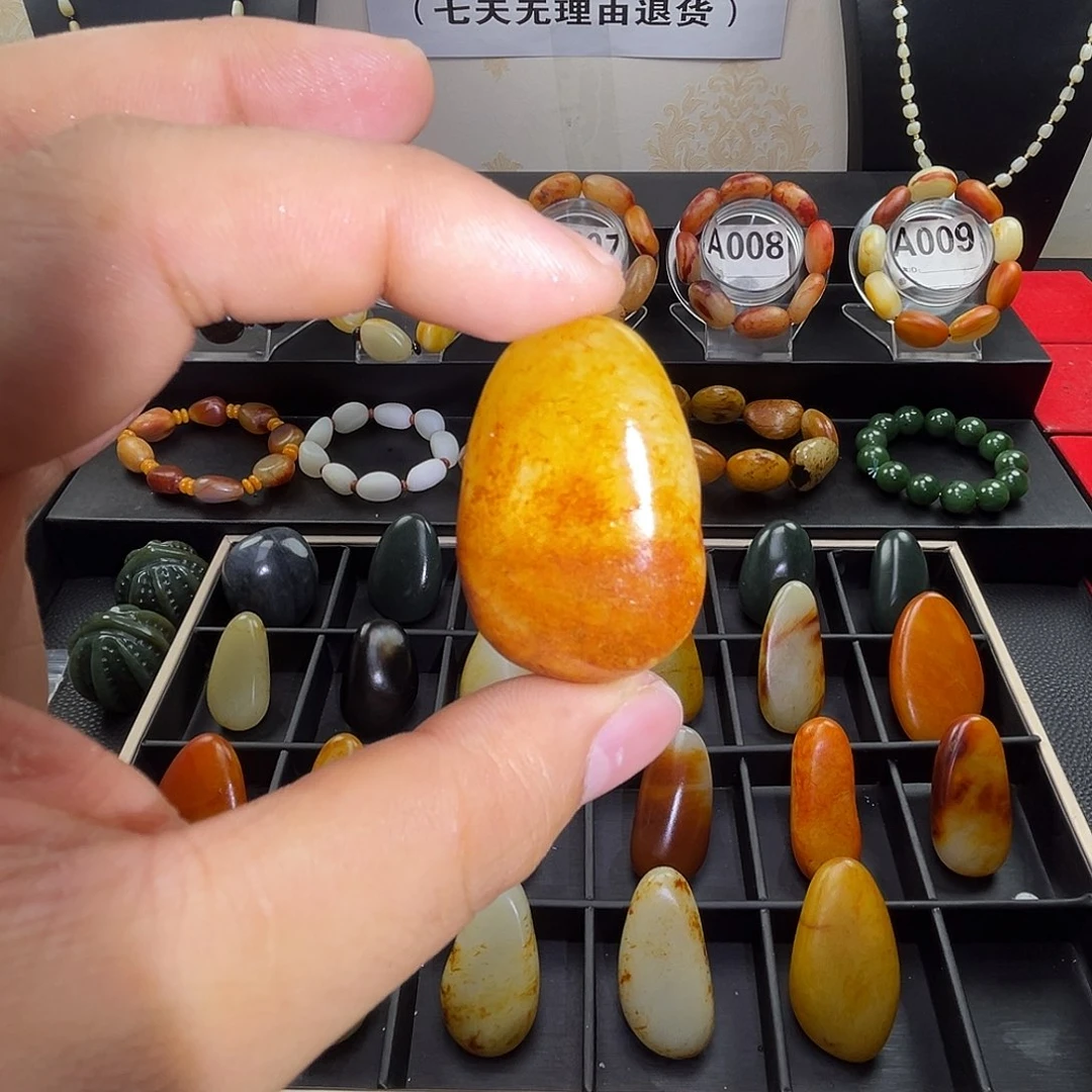 和田玉未镶嵌吊坠(赠链)