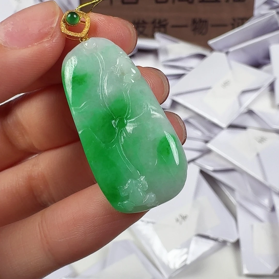 翡翠18K金镶嵌颈饰