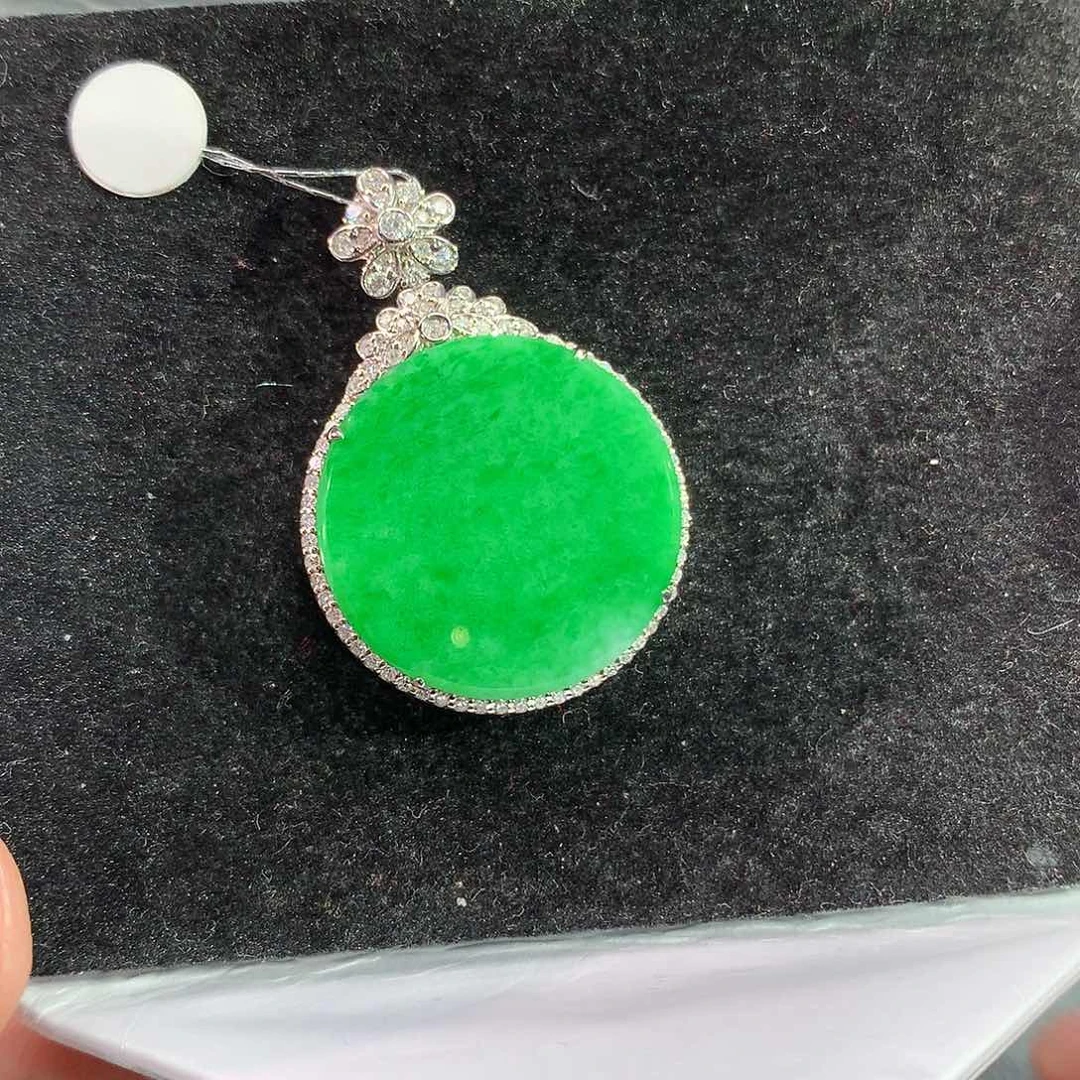 翡翠吊坠(赠链)18K金镶嵌