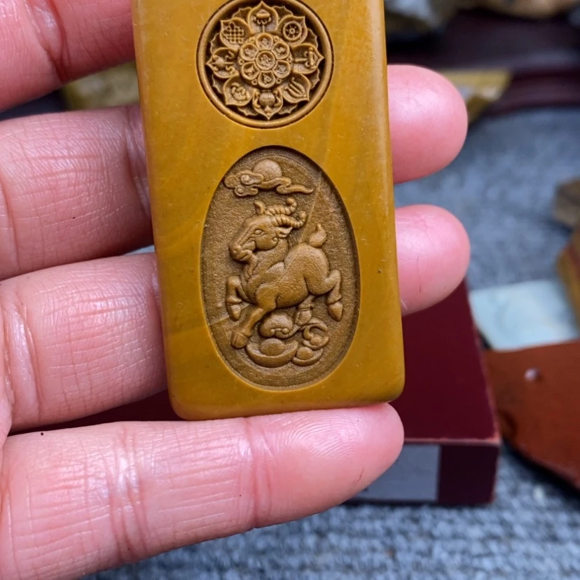 【闪购商品】原石雕刻手把件