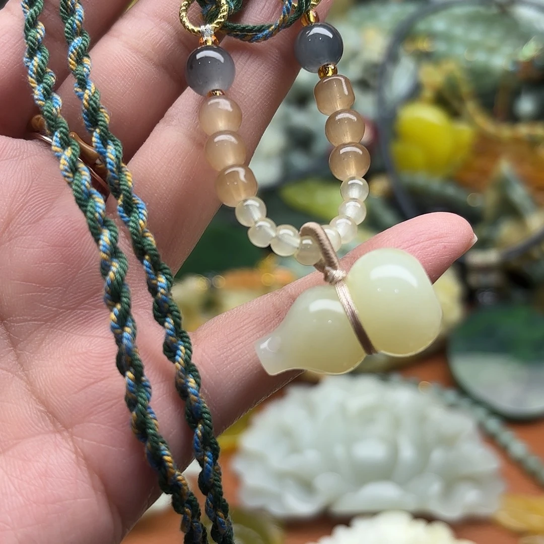 蛇纹石玉未镶嵌颈饰