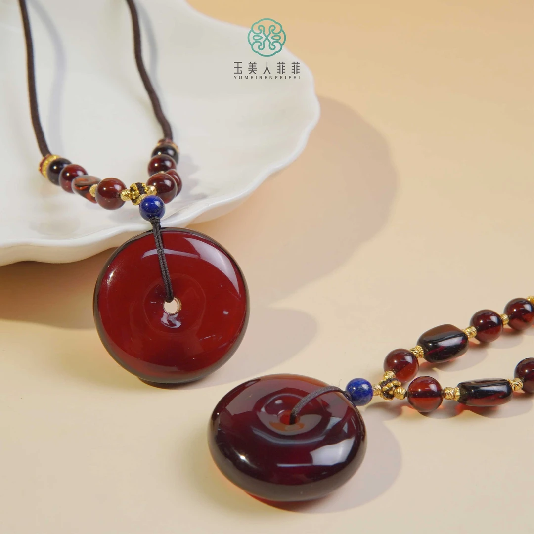 石惑珠宝^血珀平安扣吊坠约29mm^多样性发一赠绳