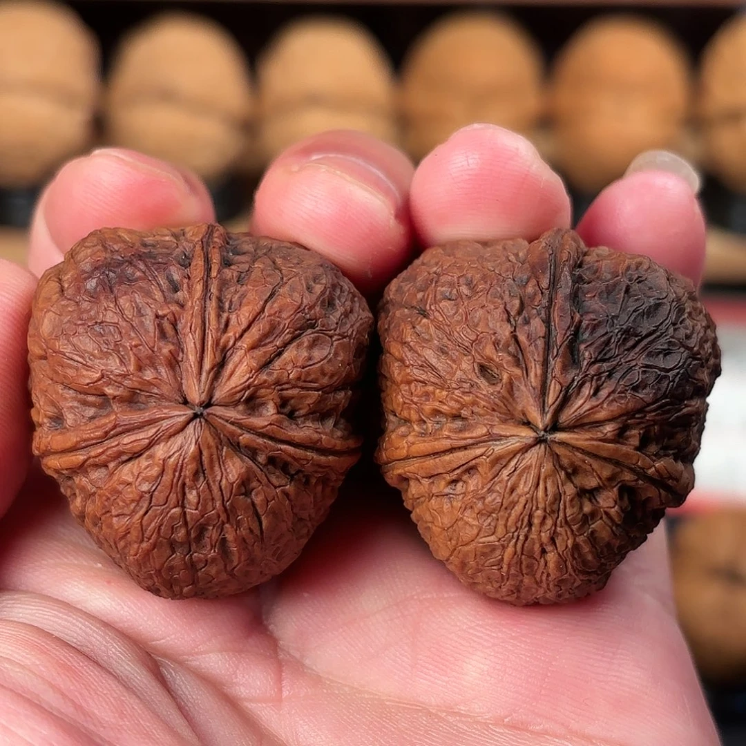 文玩核桃吊坠七彩三棱