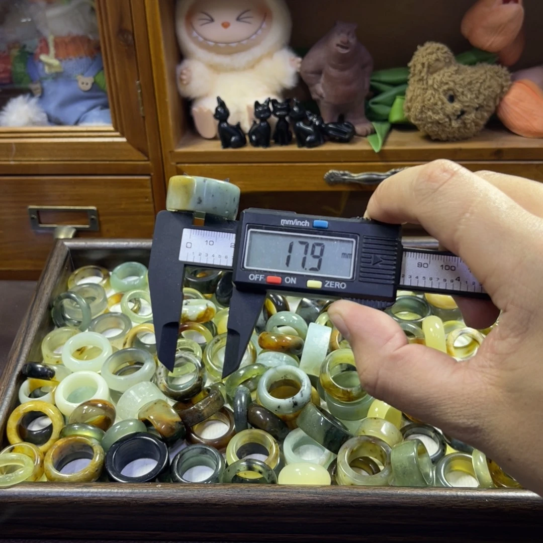 蛇纹石玉未镶嵌手镯271瑕疵