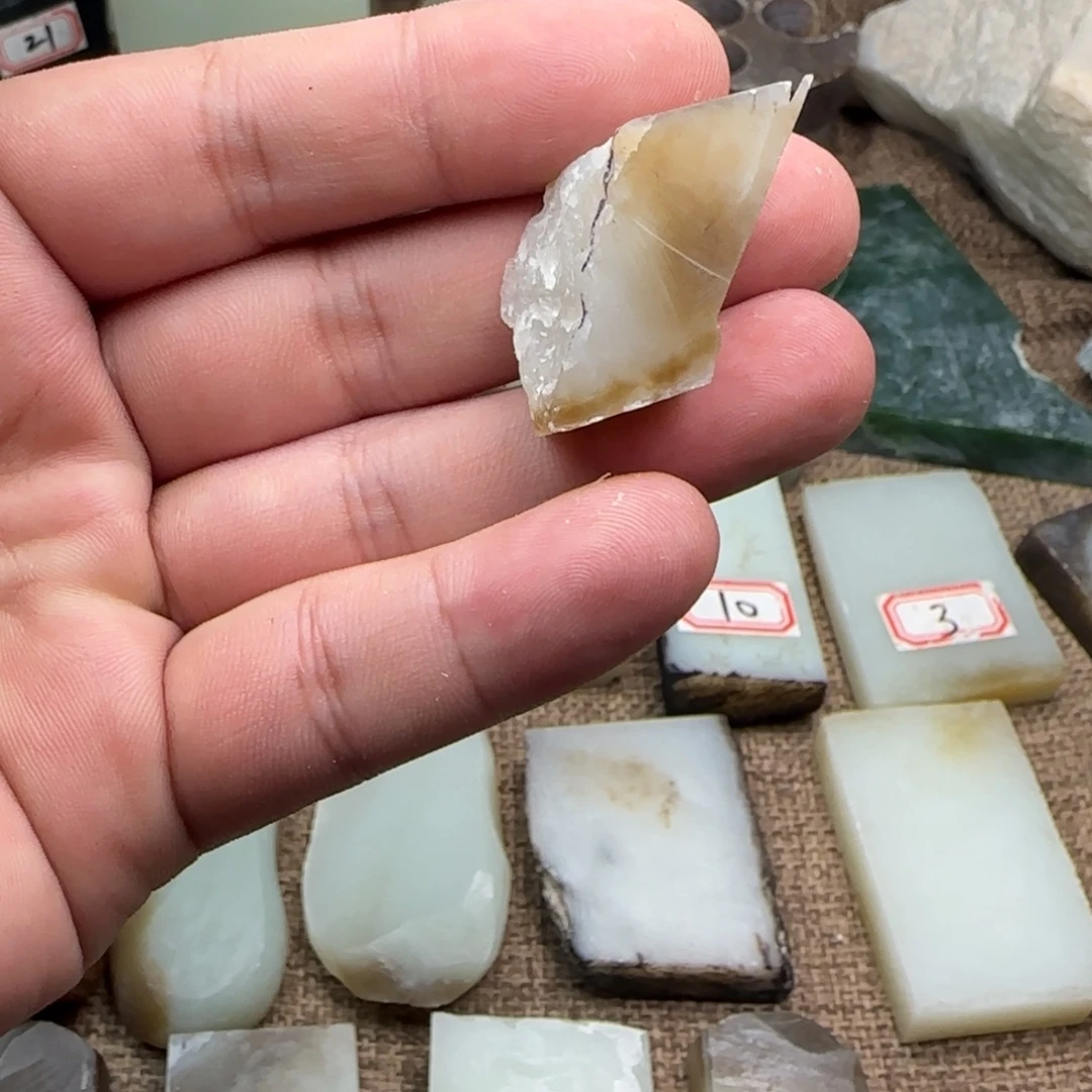 和田玉（糖玉）未镶嵌珠宝奇石