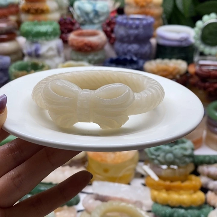 瑀***彤石英质玉未镶嵌手镯