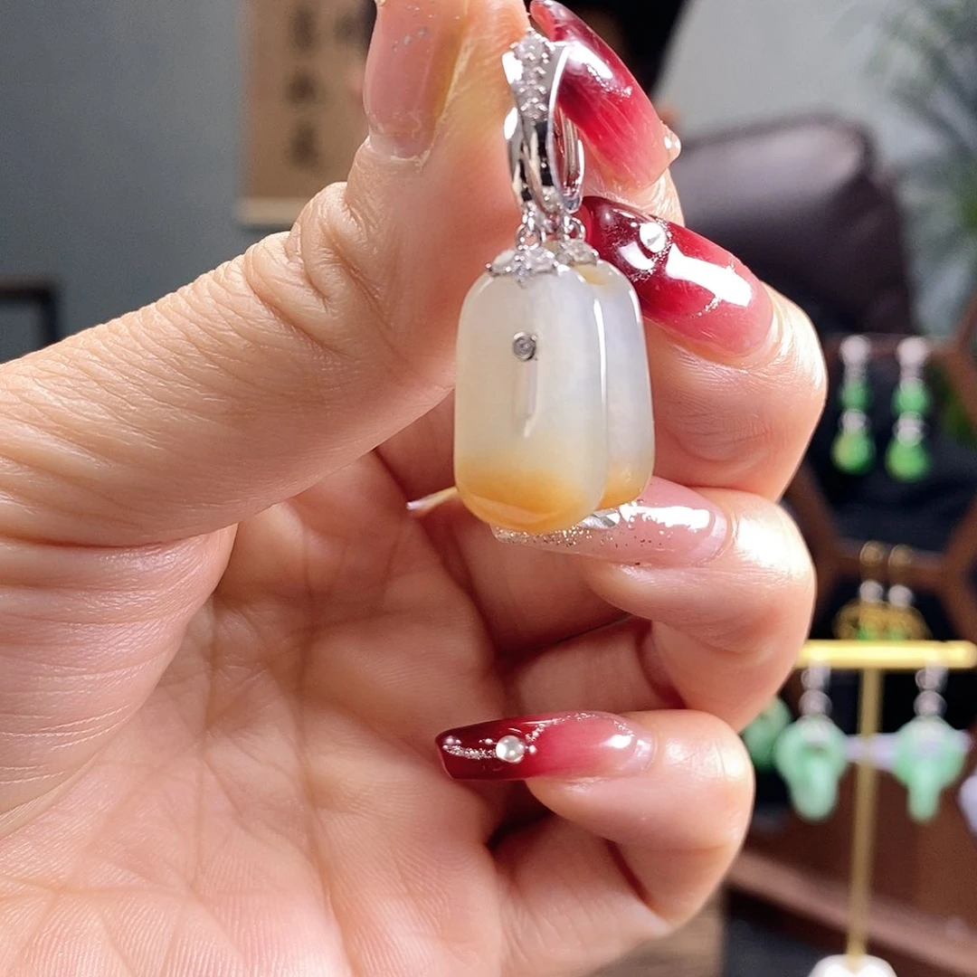 翡翠耳饰18K金镶嵌零**带翡翠