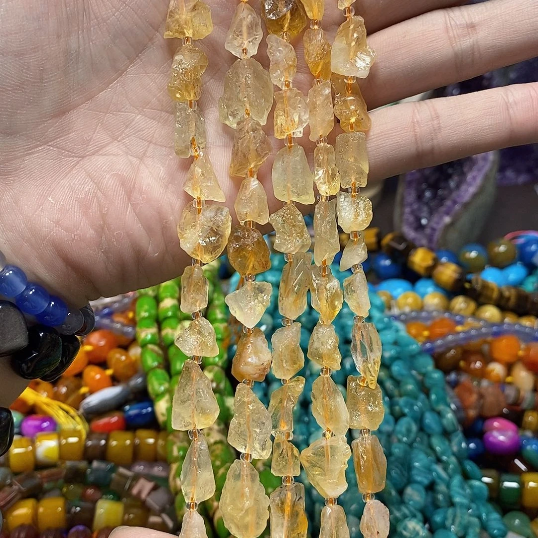 石英质玉未镶嵌，天然原矿黄水晶随行，