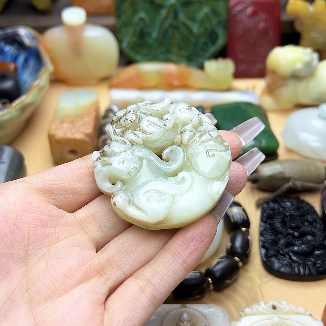 蛇纹石玉未镶嵌颈饰