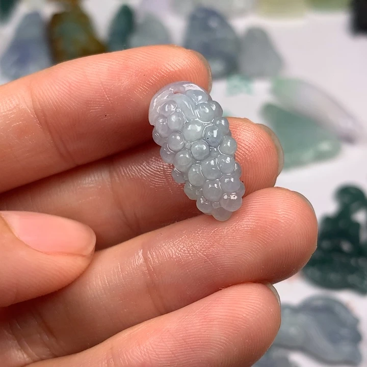 五***。翡翠未镶嵌颈饰翡翠