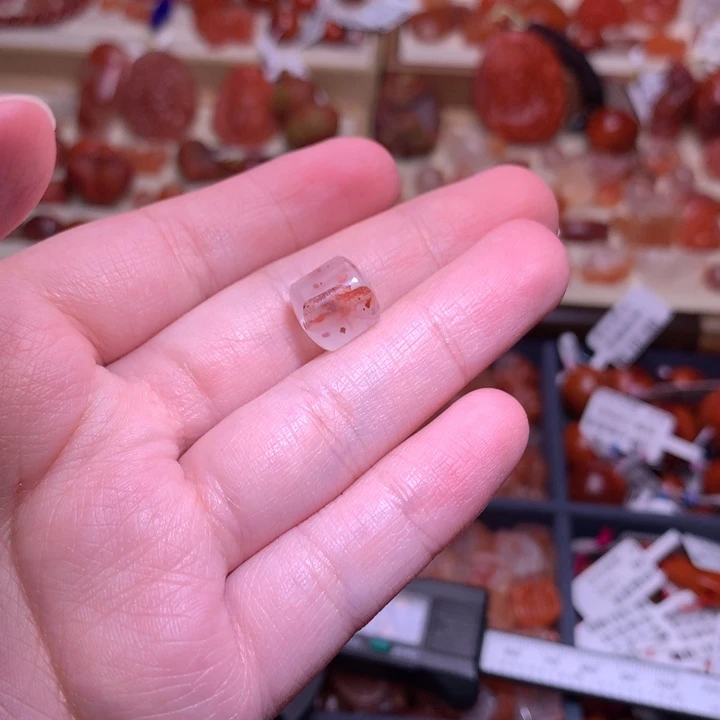 南红玛瑙未镶嵌珠宝半成品冰飘直切